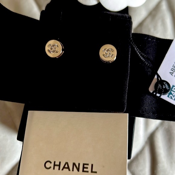 Chanel Stud CC Crystal Earrings 24B - Picture 4 of 9